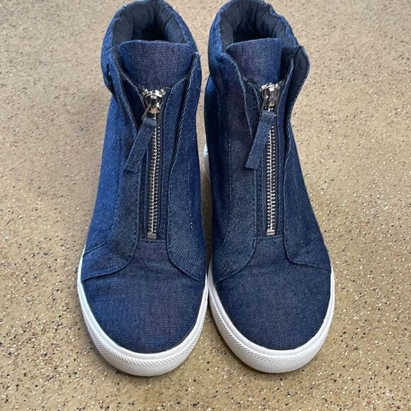DKNY Chambray Denim Wedge Zip Front Sneakers 7 Dark Denim Blue - Picture 5 of 14
